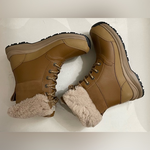 New in Box UGG Zaylee Women Boots CHE Size 7 Waterproof - Picture 6 of 13